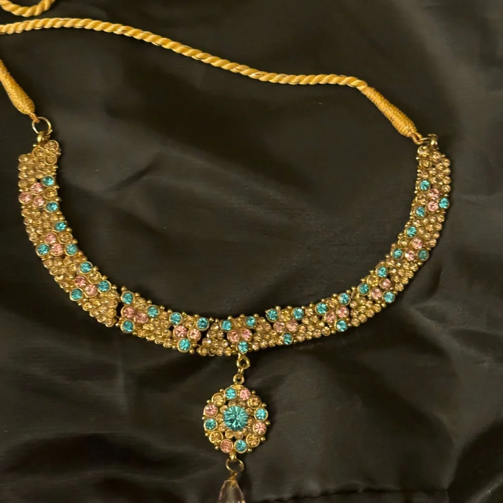 Set with earrings. - Picture 1 of 2